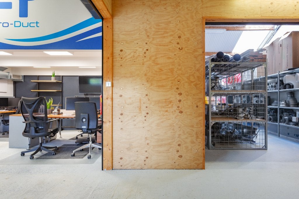 Bedrijfs-Stalling-Kantoor-Opslagruimte Amsterdam NRD, 114 m², Huur, Opslag of Loods