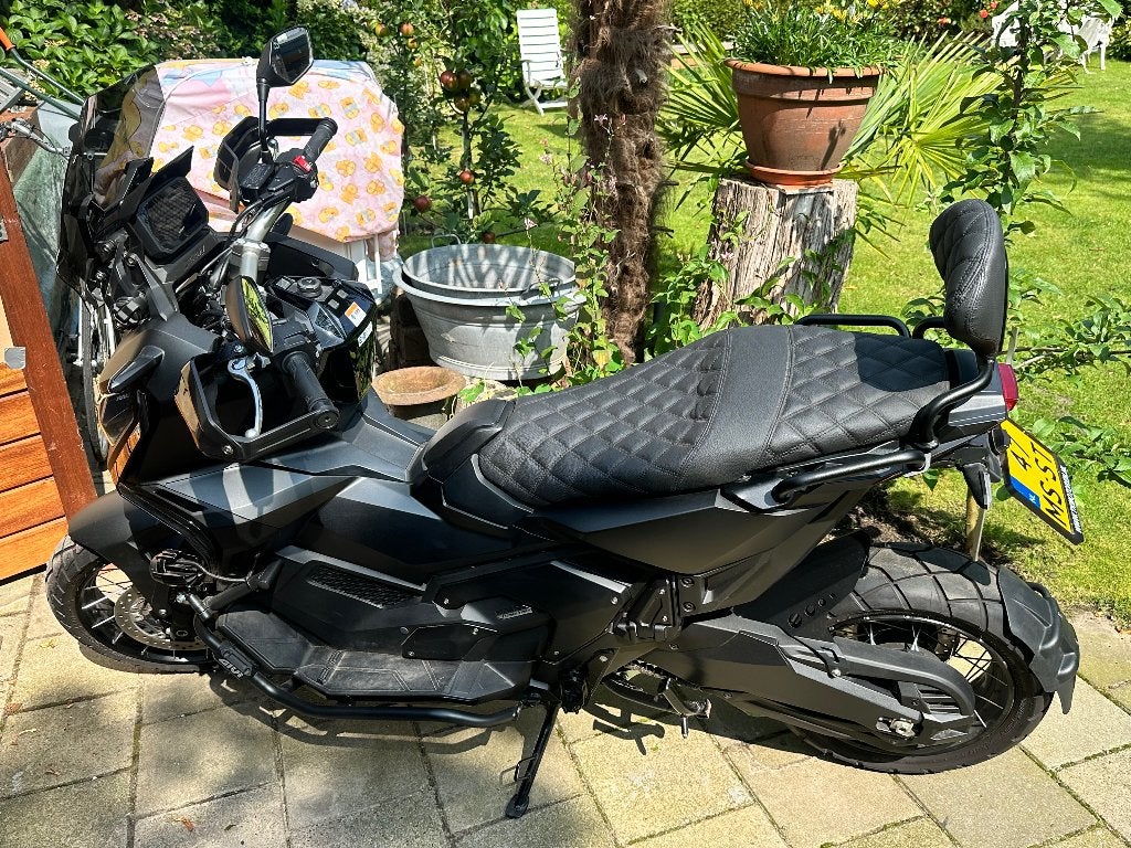 Honda X-adv 750 BTW Black 2023 als nieuw | Full Option, 750 cc, Motorrijbewijs A, Gebruikt, Particulier