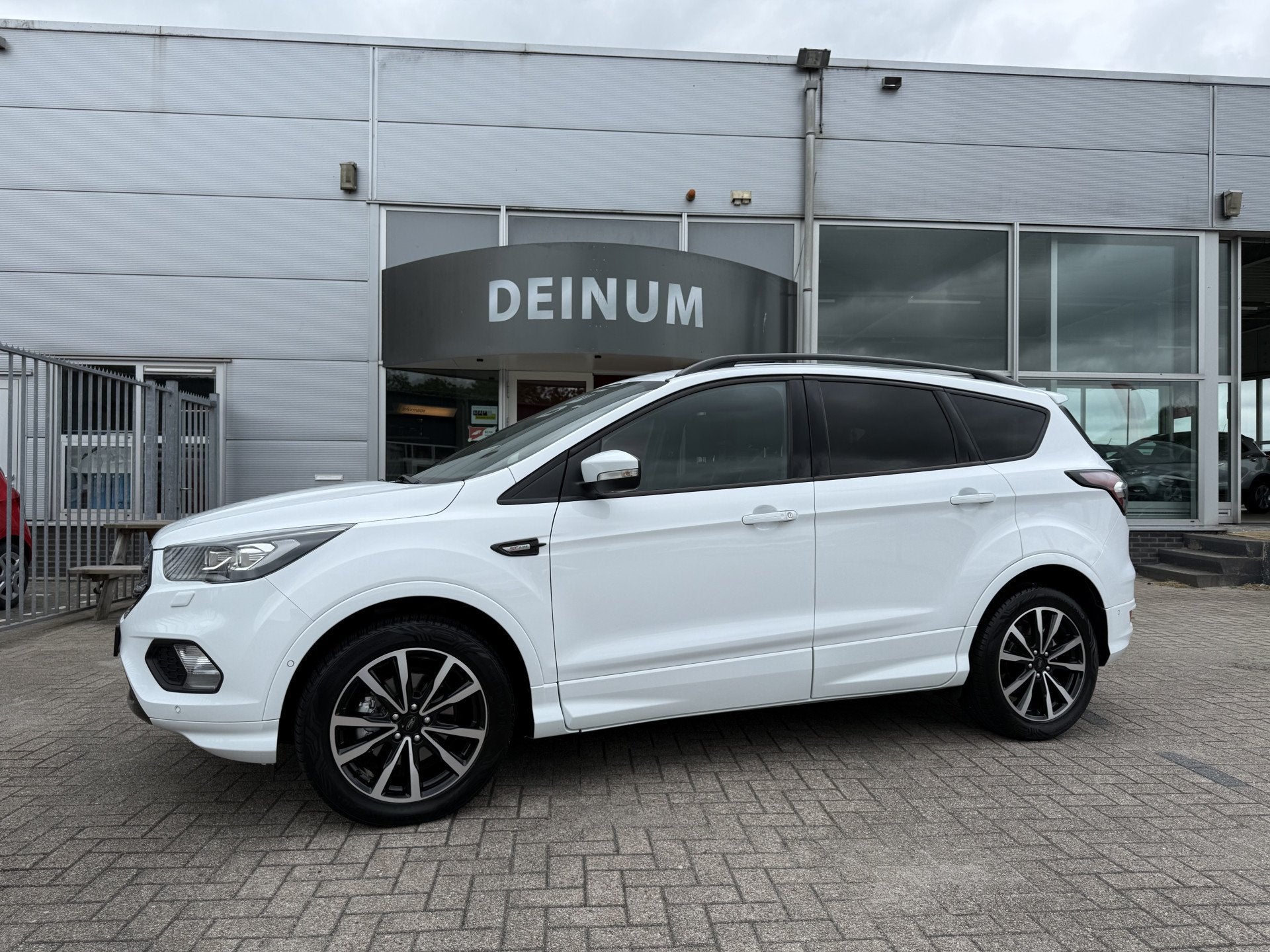 Ford Kuga 1.5 Turbo ST Line..! Panoramadak, Camera, Trekhaak, Auto's, Ford, Automatische klimaatregeling, 4 cilinders, Alcantara