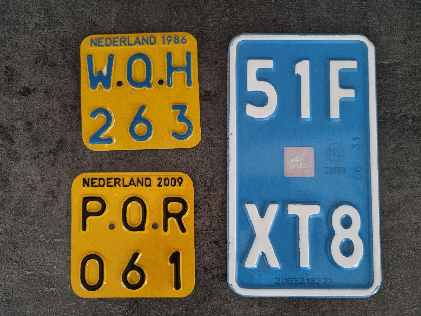 Verzekeringsplaatjes brommer en snorfiets 1986 en 2009, Ophalen of Verzenden, Gebruikt