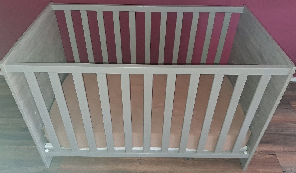 Babykamer set Mirko (ledikant, commode, matras, wandplank), Ophalen, Gebruikt, Jongetje of Meisje