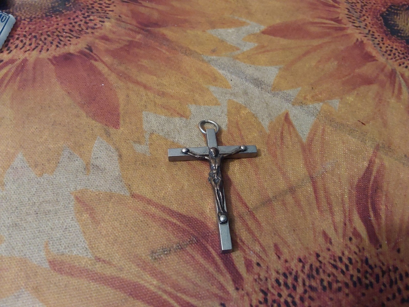 Jezus aan kruis kettinghanger, Overige materialen, Ophalen of Verzenden, Zo goed als nieuw, Kruis of Symbool