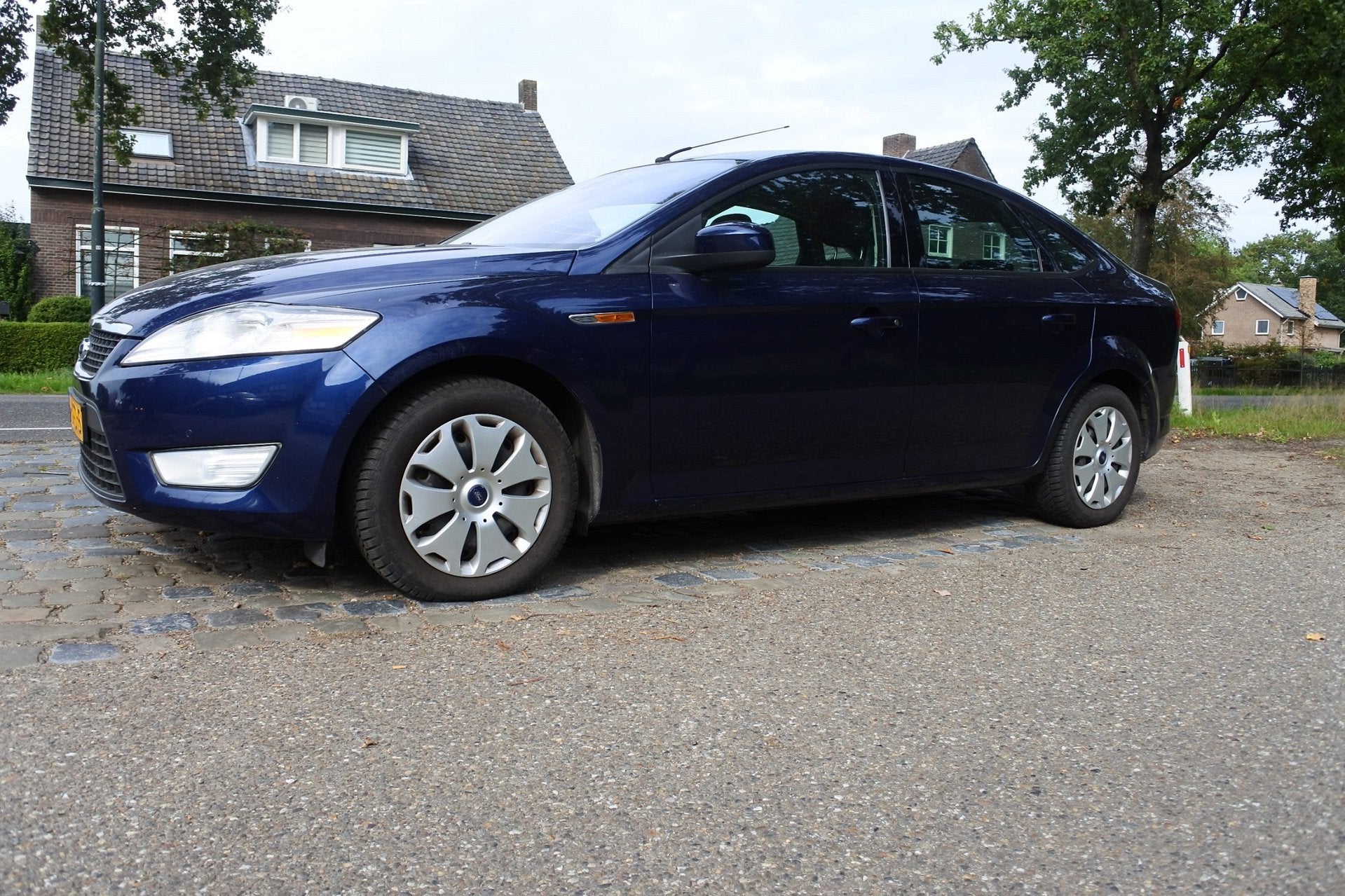 Ford Mondeo 2.0-16V Trend 248 dkm airco , nw apk 15-10-2027, Stof, Gebruikt, Blauw, Bedrijf