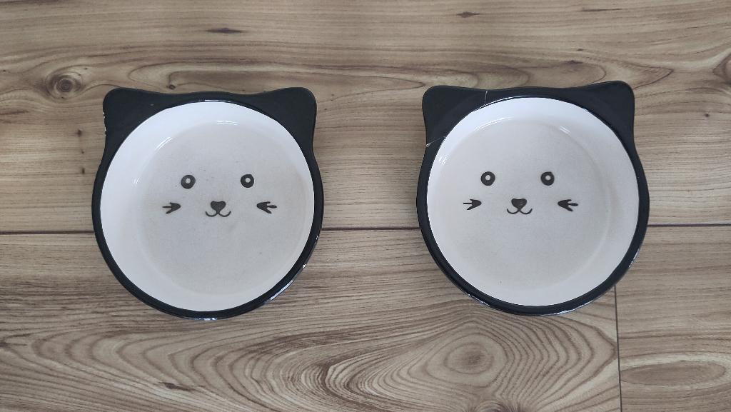Twee voerbakjes kat van keramiek, Ophalen of Verzenden, Gebruikt