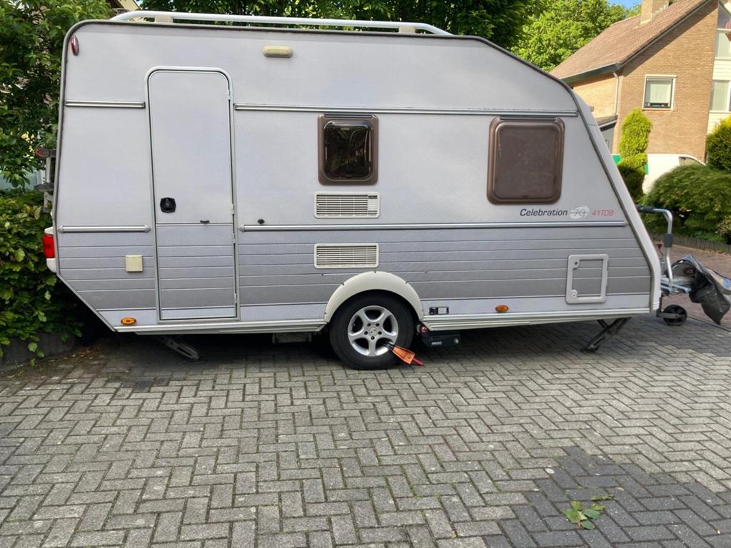 Kip 41 TDB Caravan uit 2004, voortent en mover, Mover, Kip, Omvormbare zithoek, Treinzit
