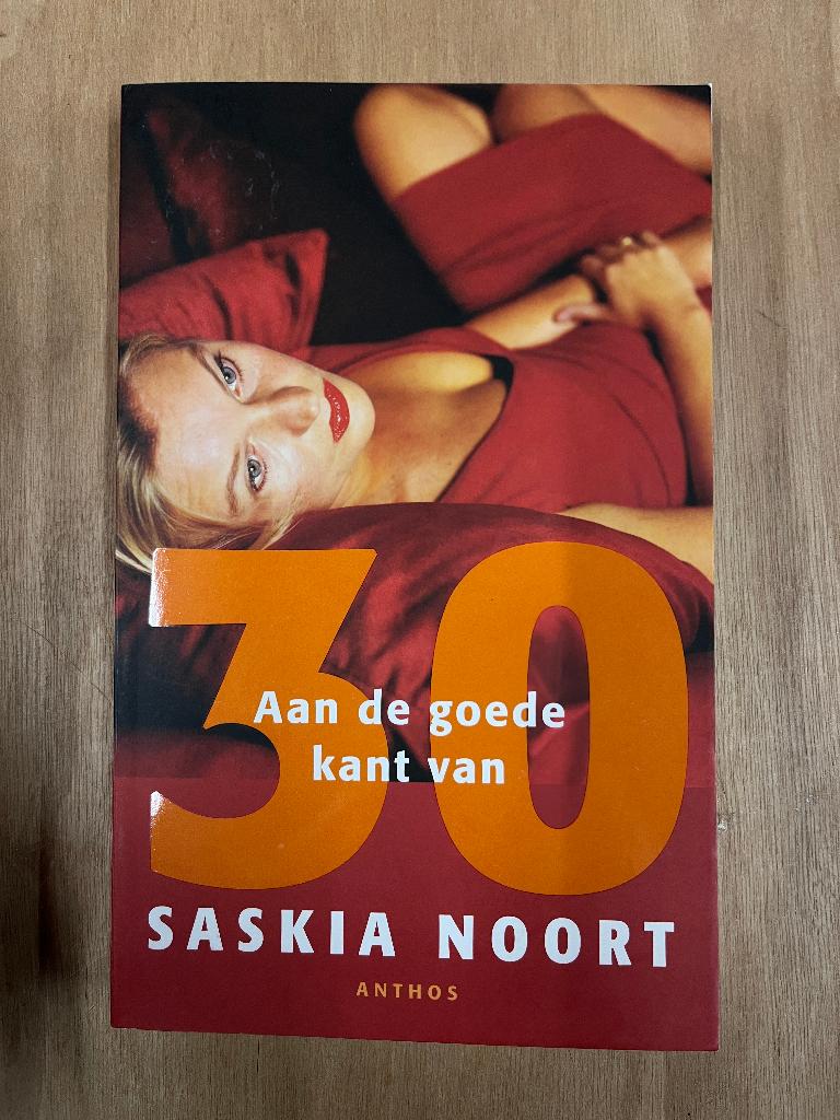boek:  Aan de goede kant van 30, Saskia Noort, Boeken, Ophalen of Verzenden, Zo goed als nieuw, Saskia Noort, Nederland