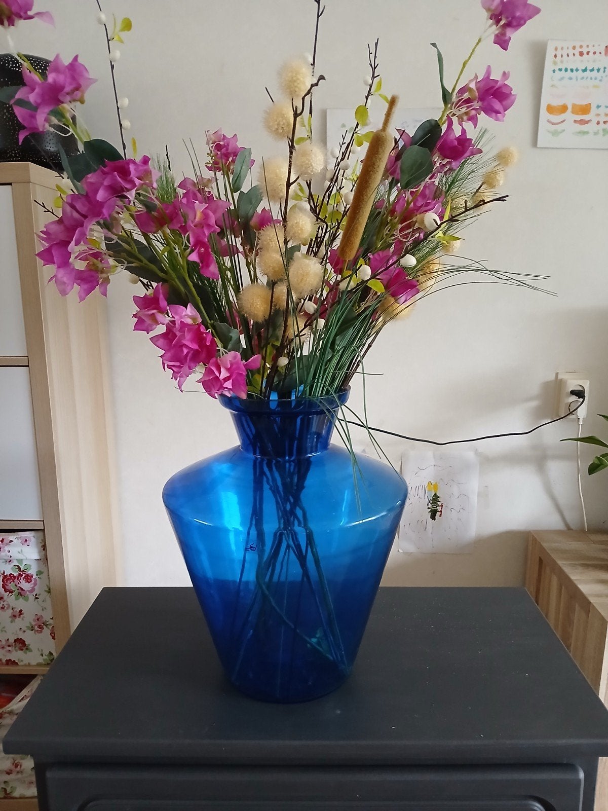 blauwe vaas met kunstbloemen, Ophalen, Blauw, Inclusief decoratie, Glas