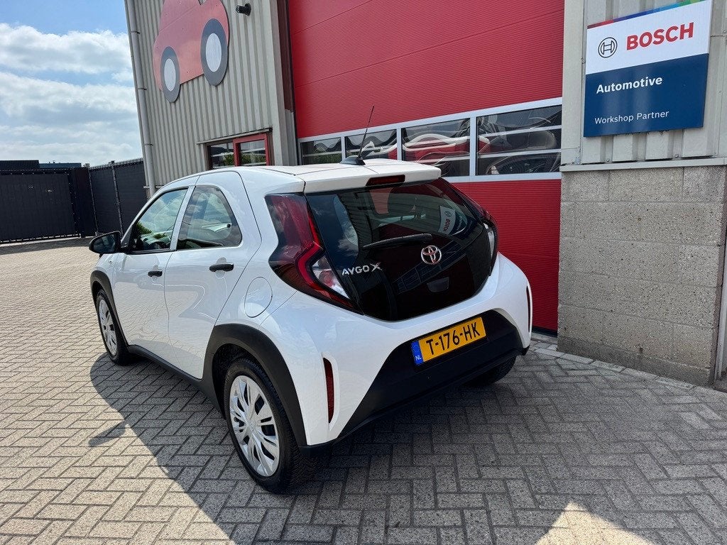 Toyota Aygo X 1.0 VVT-i MT, Carplay, Bluetooth, Navigatie, C, Stof, Gebruikt, 4 stoelen, Wit