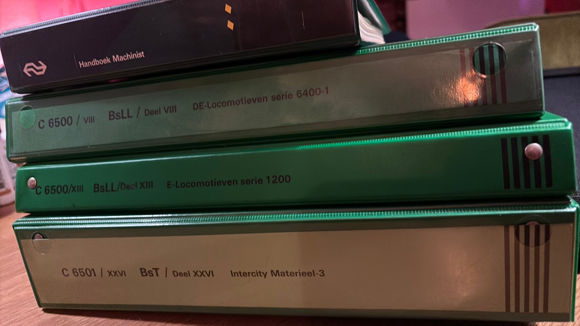 NS Beschrijvingen Treinstellen, Locomotieven & Handboek Mach, Verzamelen, Ophalen, Gebruikt, Trein, Boek of Tijdschrift