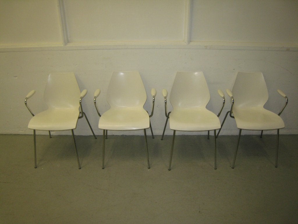 4 Kartell Maui armstoelen, ontwerp Vico Magistretti, Huis en Inrichting, Niet ingevuld, Gebruikt, Niet ingevuld, Niet ingevuld