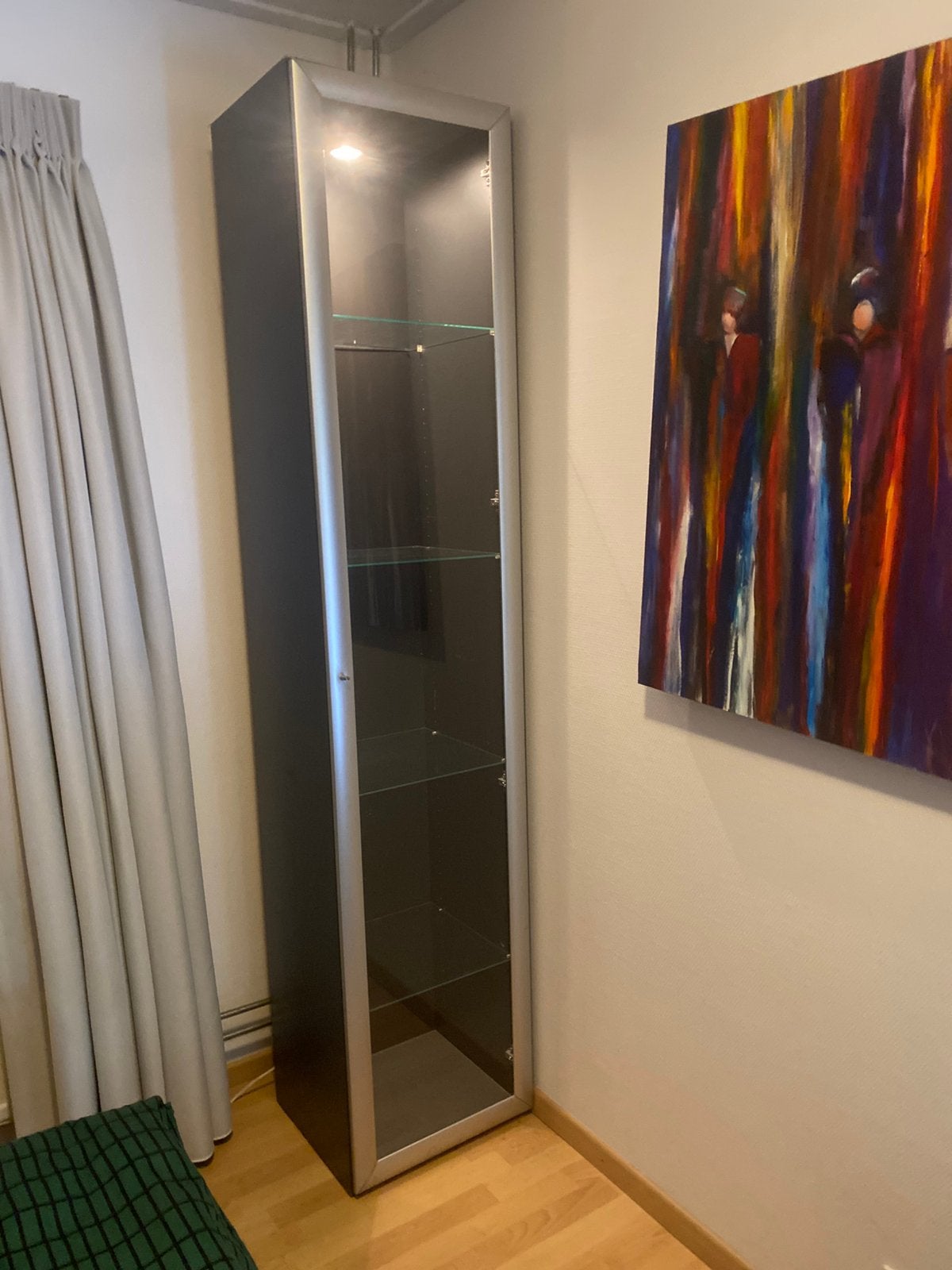 Te koop mooie vitrinekast, Huis en Inrichting, Kasten | Vitrinekasten, Ophalen, Overige materialen, Minder dan 50 cm, Zo goed als nieuw