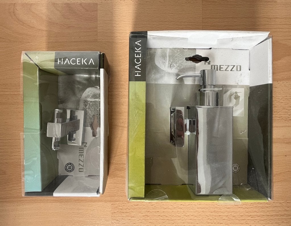 zeeppompje en handdoekhaakje Haceka, nieuw.   t.e.a.b., Overige merken, Nieuw, Zilver, Zeepdispenser/zeepbakje