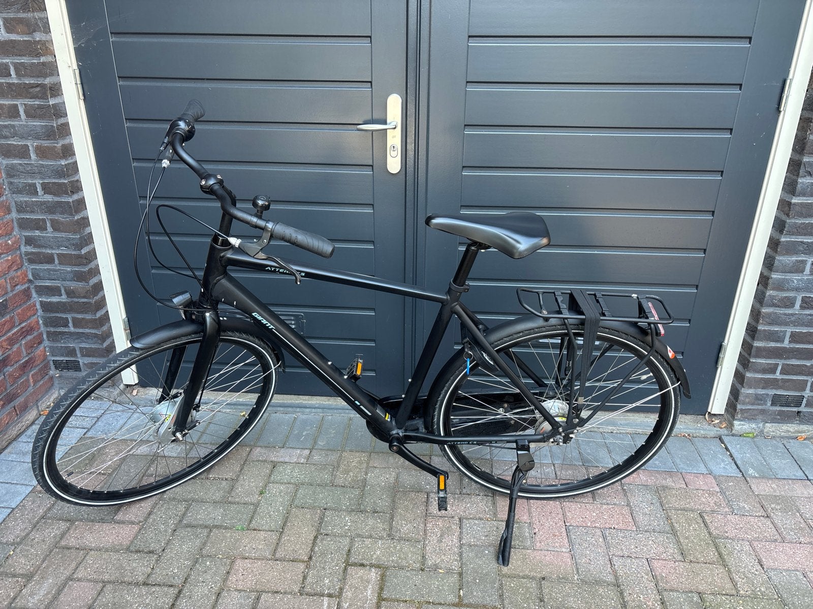 zwarte Giant attend cs stadsfiets, Ophalen, Velgrem, Versnellingen, Giant