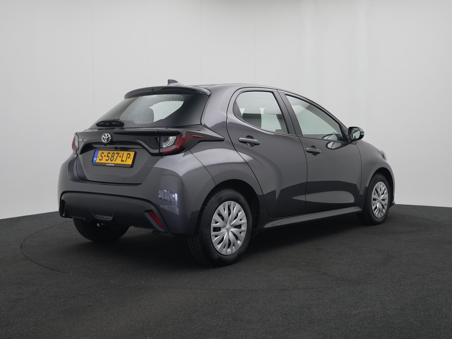 Toyota Yaris 1.5 VVT-i Active | Airco | Parkeercamera | Adap, Auto's, Bedrijf, Handgeschakeld, 19 km/l, 850 kg