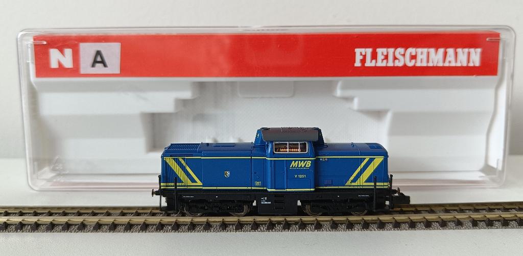 Fleischmann 723002 V12 (BR 212), Hobby en Vrije tijd, Fleischmann, Ophalen of Verzenden, Zo goed als nieuw, Gelijkstroom