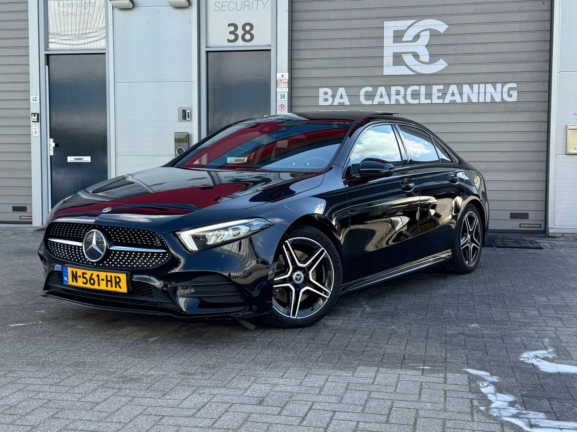 Mercedes-Benz A-klasse 220 4MATIC | LEASE MOGELIJK | Carplay, Auto's, Zwart, Vierwielaandrijving, Sedan, 16 km/l