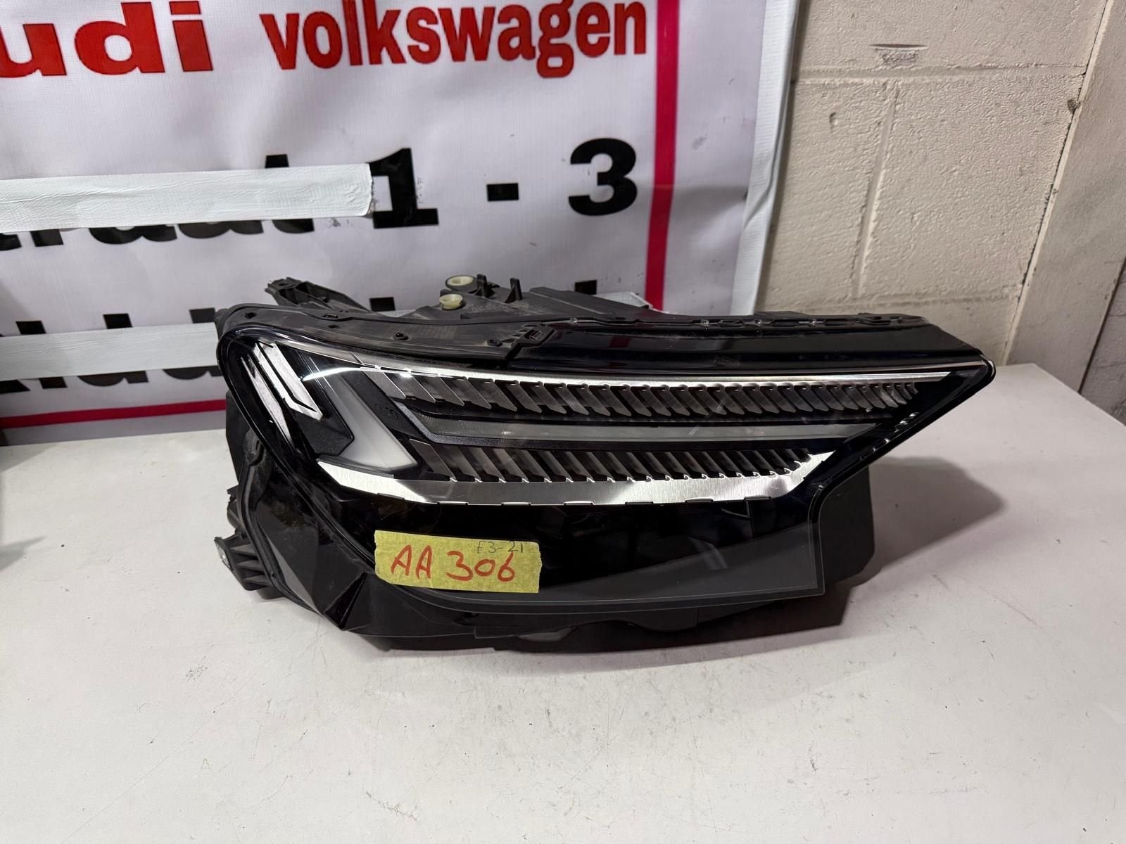 Audi Q4 Sportback e-tron koplamp, Gebruikt, -, -, Ophalen of Verzenden