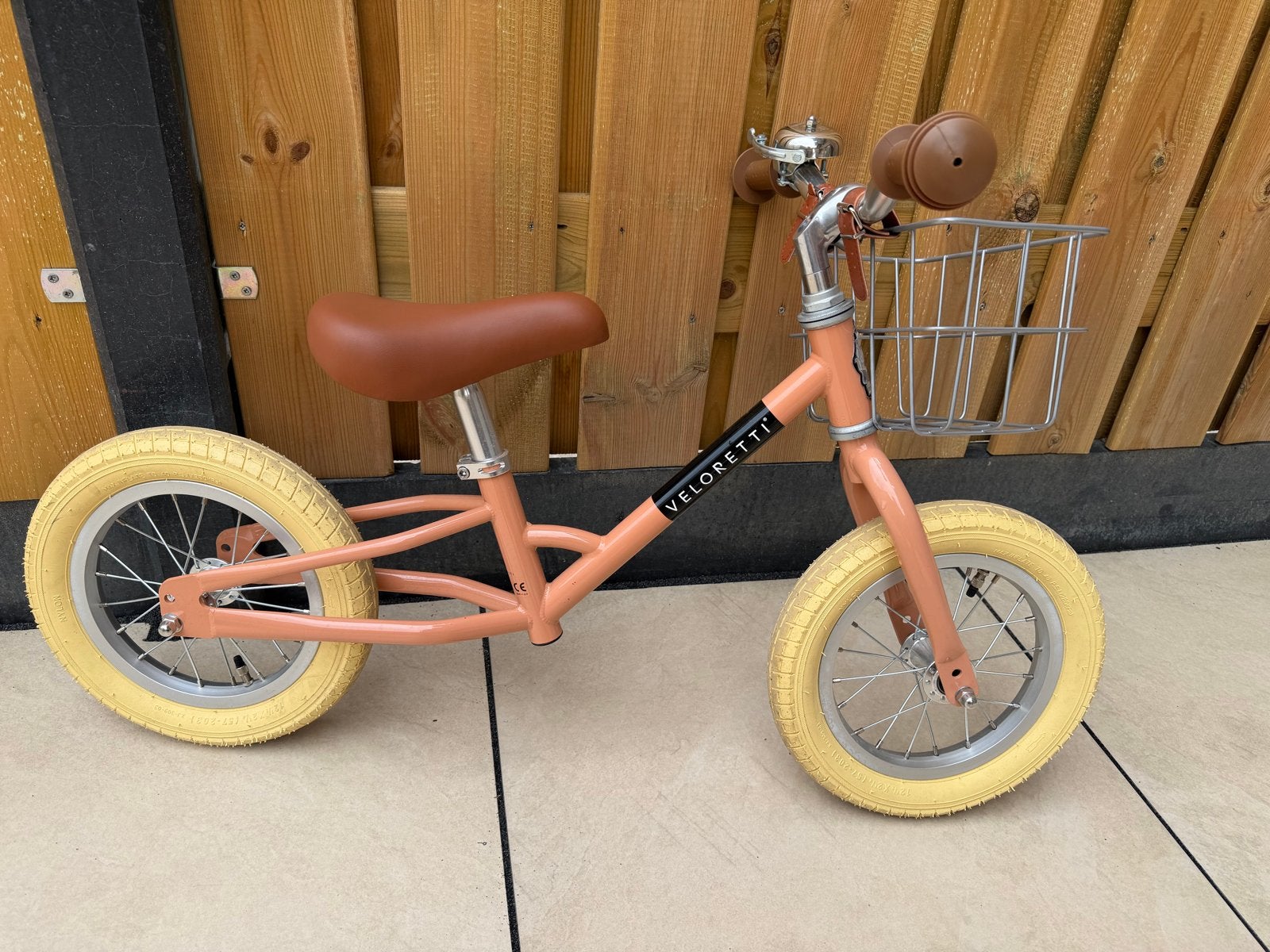 Gloednieuwe Veloretti loopfiets met mandje en bel, Ophalen, Nieuw, Minder dan 16 inch