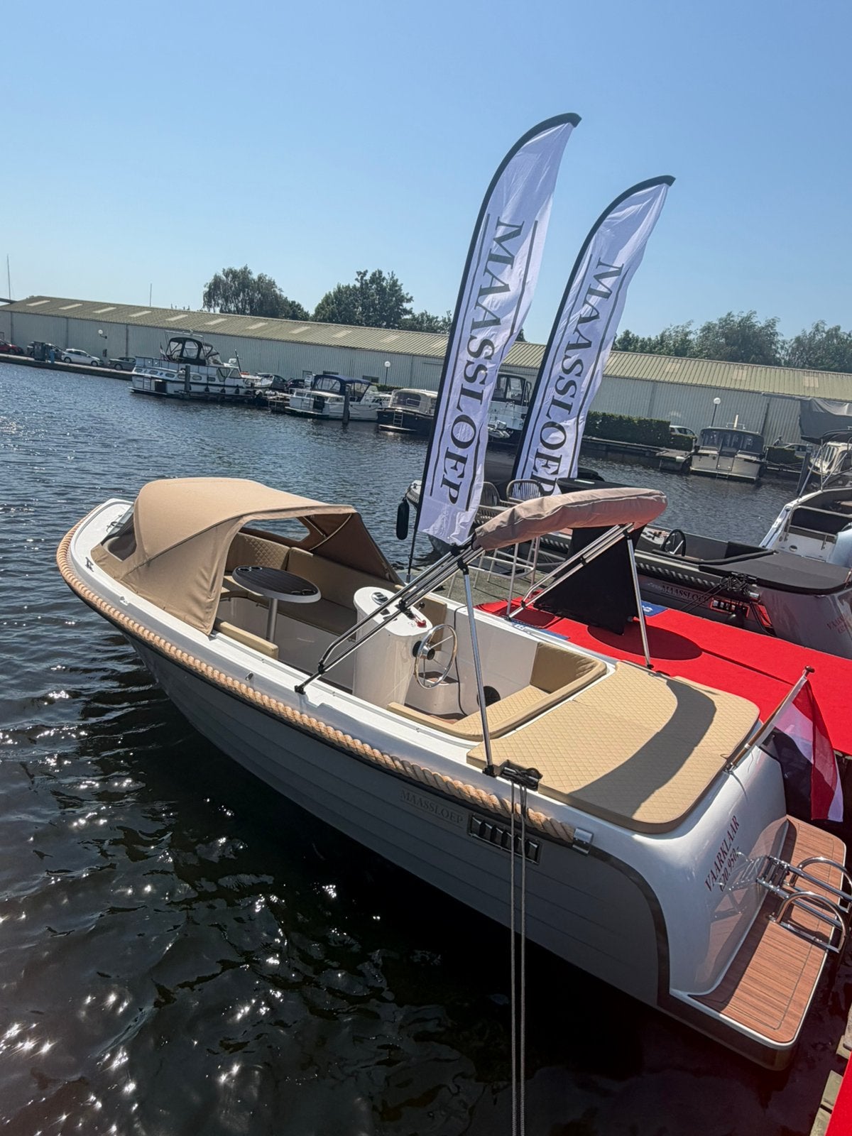 Maassloep 590 Honda 20pk 4takt full opties! Nieuw