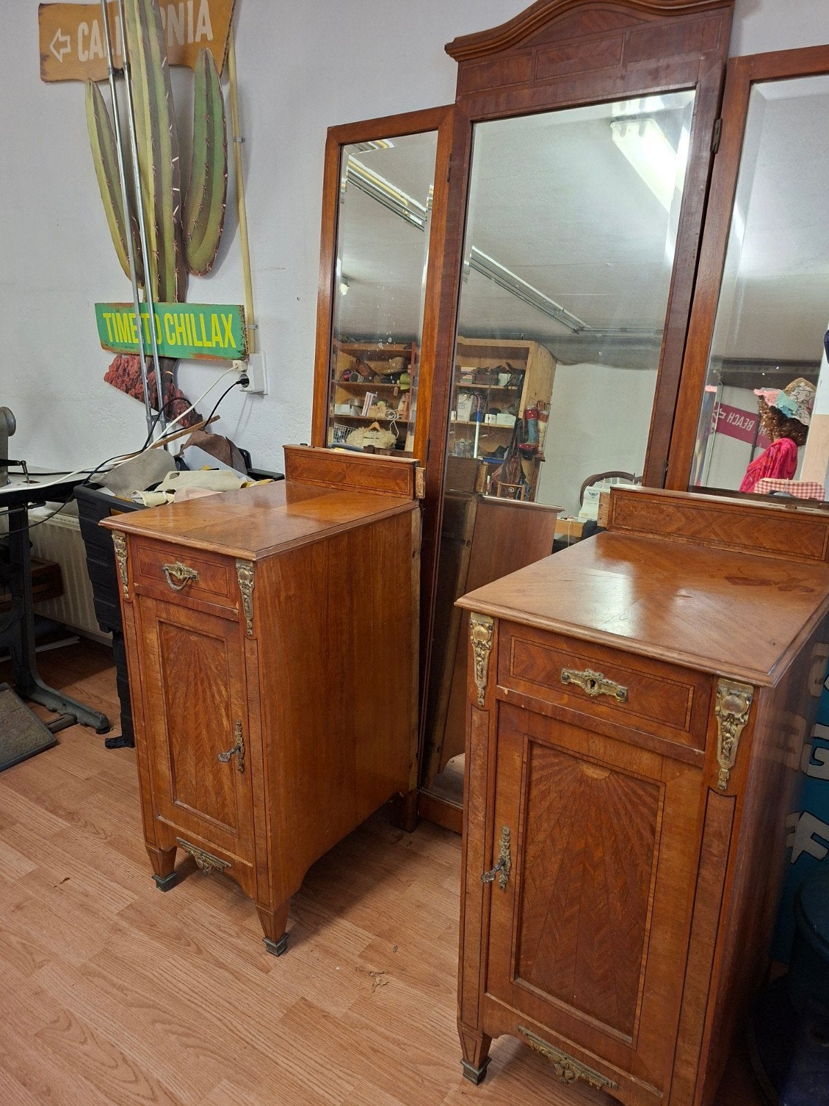 Vintage  halspiegel met 2 kastjes, Ophalen
