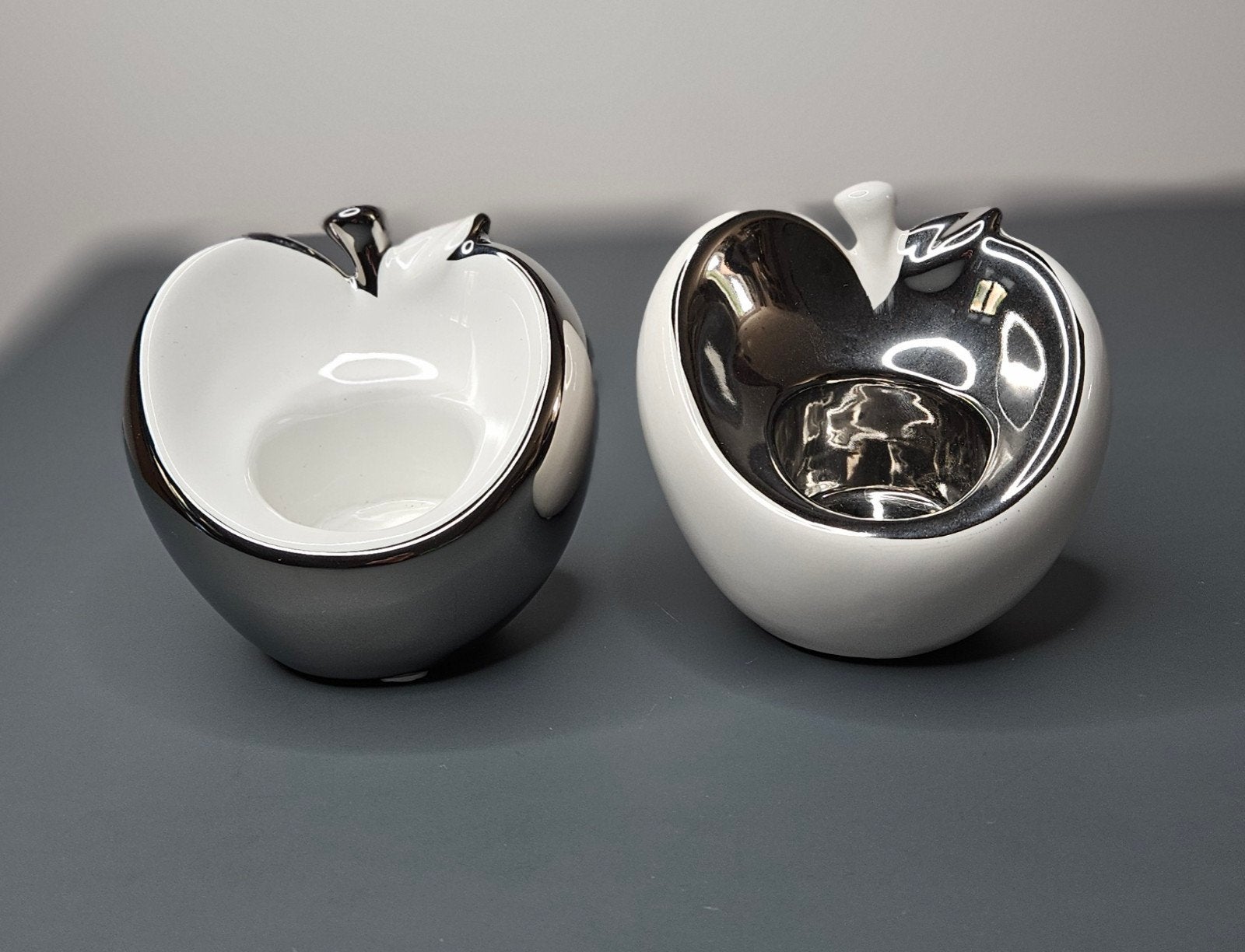 Theelichthouder "appel wit,zilver"  H.9.5cm. 2stuks. 2mod.