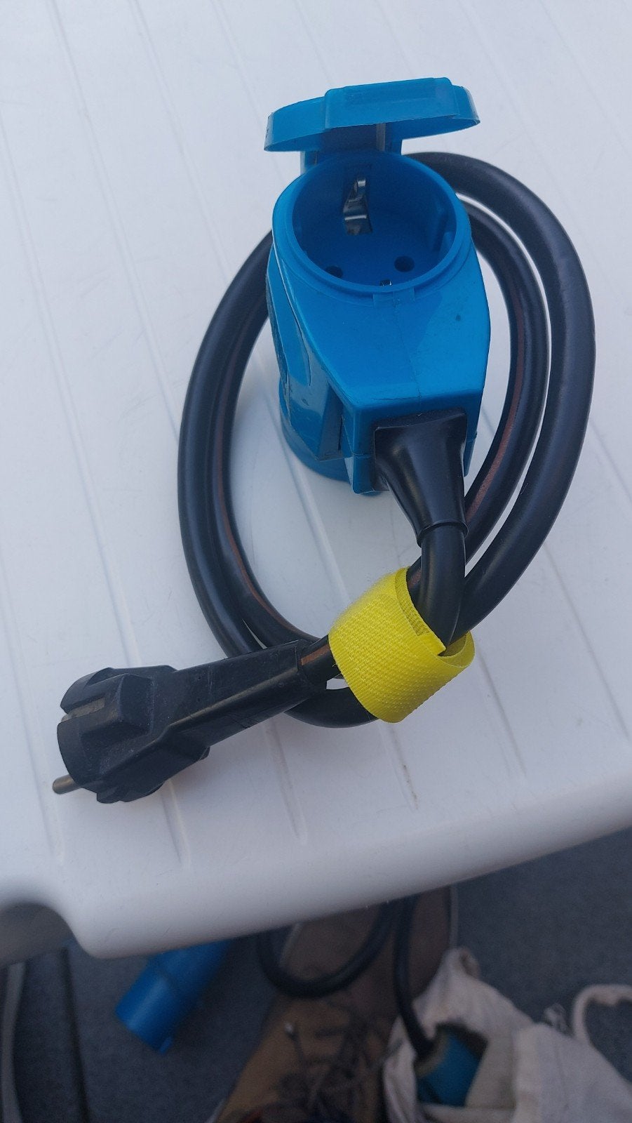 1 METER VERLOOPKABEL HAAKSE CEE CONTRA NAAR SCHUKO STEKKER, Ophalen