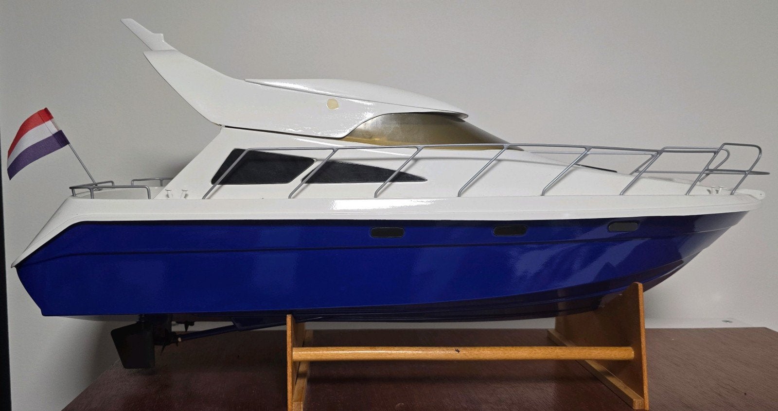 RC motorjacht Graupner Salina., Ophalen, Gebruikt