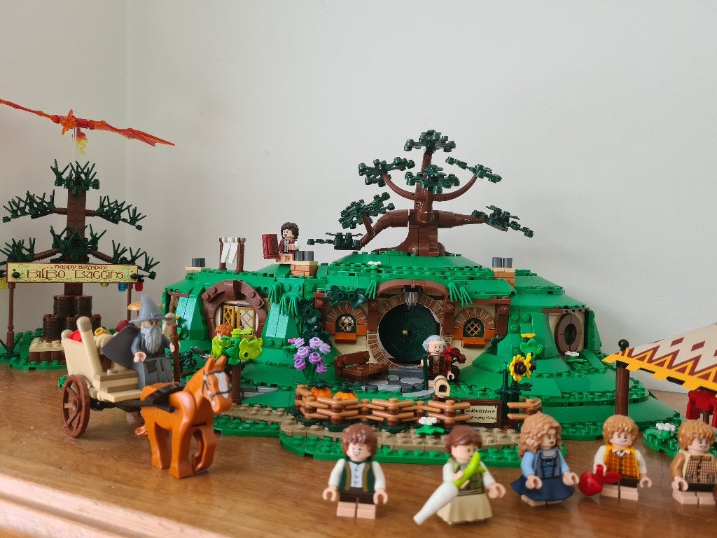 Te huur: Lego de Gouw / The Shire 10354, Gebruikt, Lego, Inclusief instructies, Ophalen of Verzenden