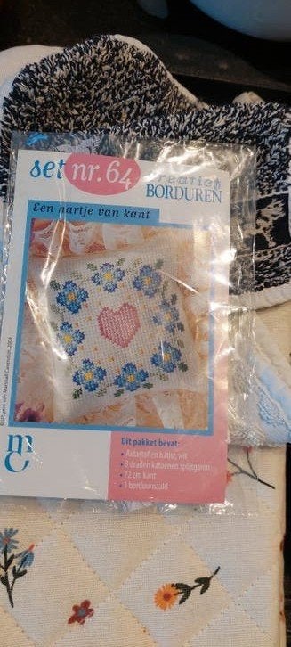 borduurpakketje set nr 64 hartje borduren, Hobby en Vrije tijd, Ophalen of Verzenden, Nieuw, Handborduren, Borduurpakket
