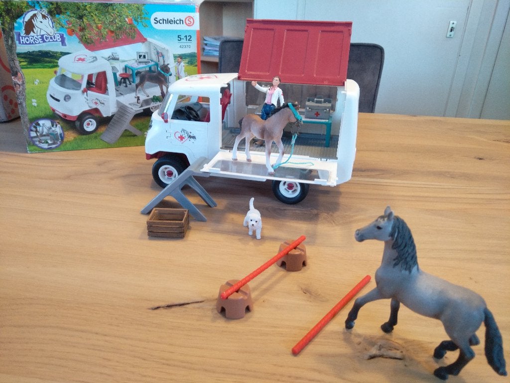 Schleich mobiele dierenarts met Hannover veulen 42370, Ophalen of Verzenden, Gebruikt