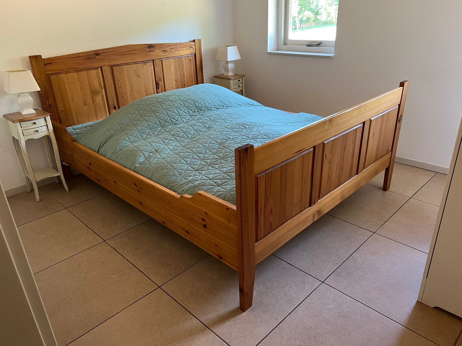 Massief houten bed 160 * 210 incl. matras, Huis en Inrichting, Slaapkamer | Bedden, Ophalen, Gebruikt, 210 cm, Tweepersoons