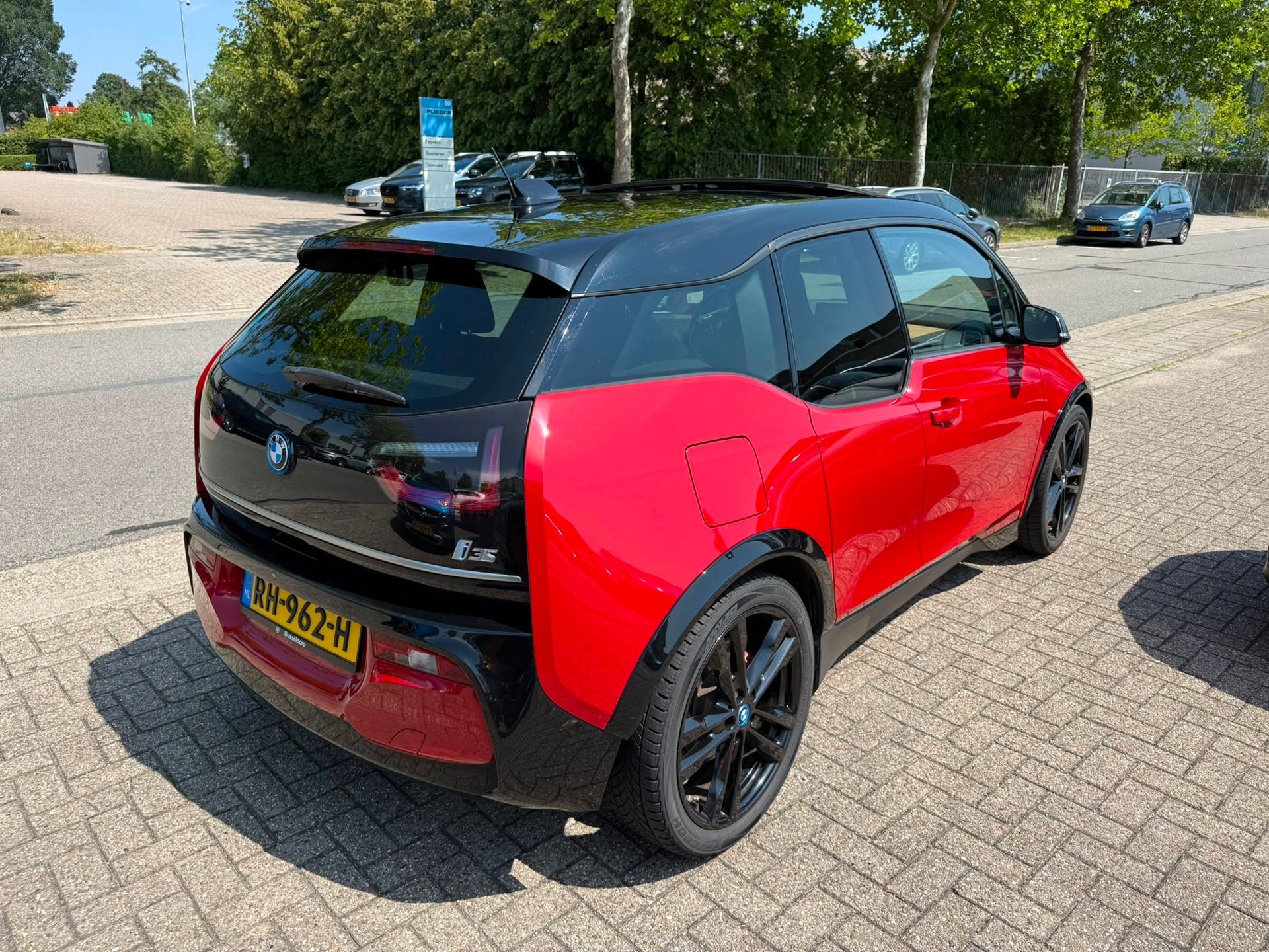 BMW I3 S Launch Edition 94Ah 33 kWh, Panodak, Leder, Navi, C, Automaat, Achterwielaandrijving, 33 kWh, 4 stoelen