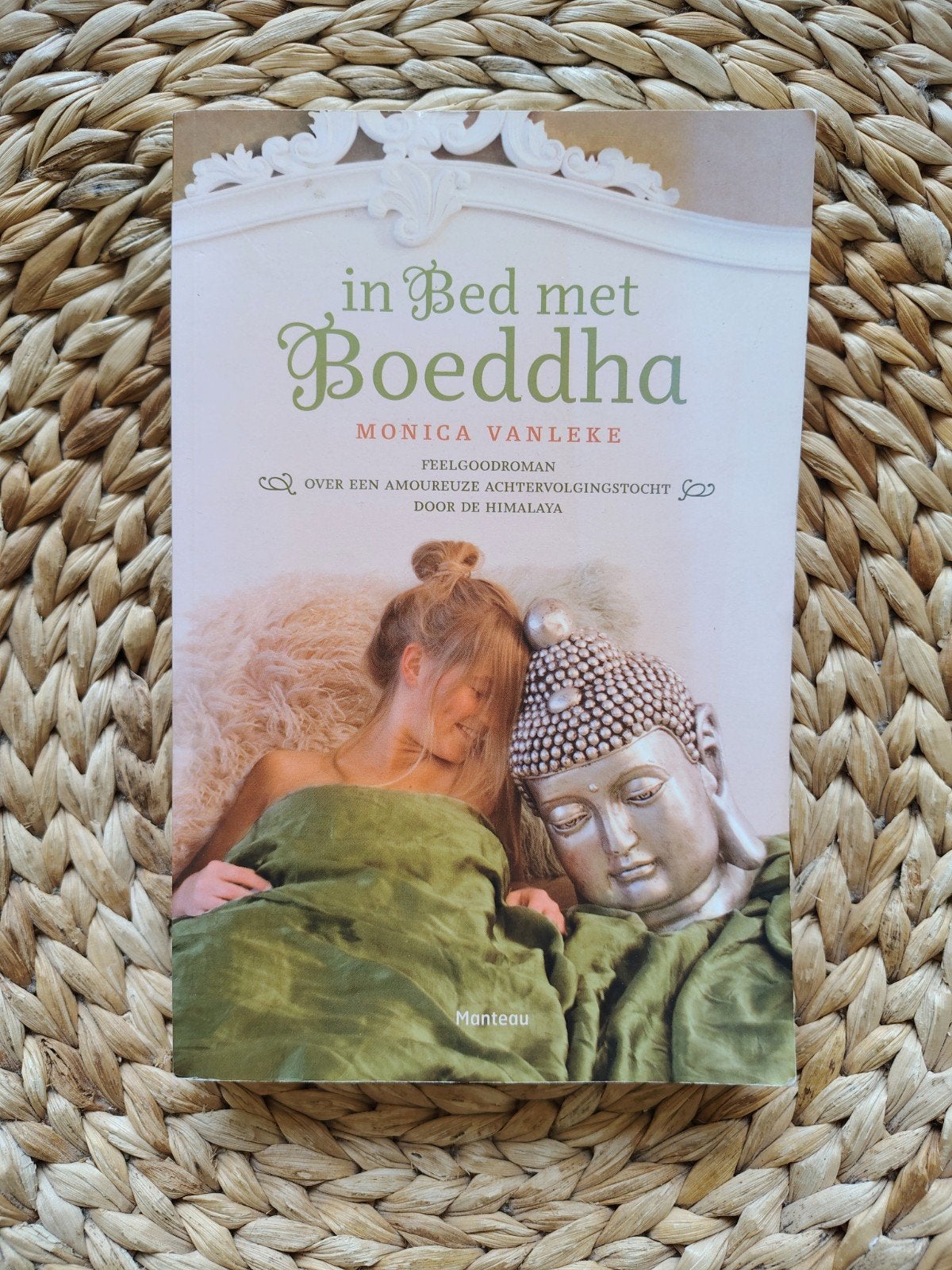 Monica Vanleke - In bed met Boeddha, Ophalen of Verzenden, Gelezen