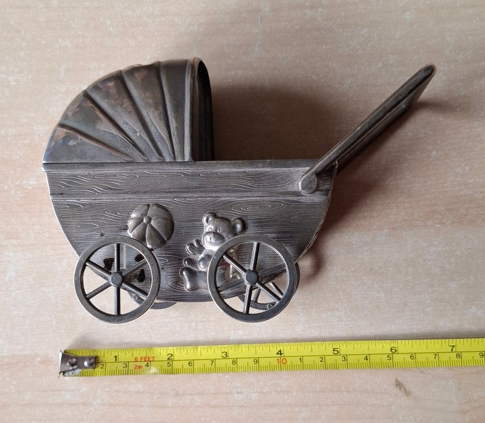 Zilver kleurige spaarpot vermomd als oude kinderwagen, Ophalen of Verzenden, Zo goed als nieuw