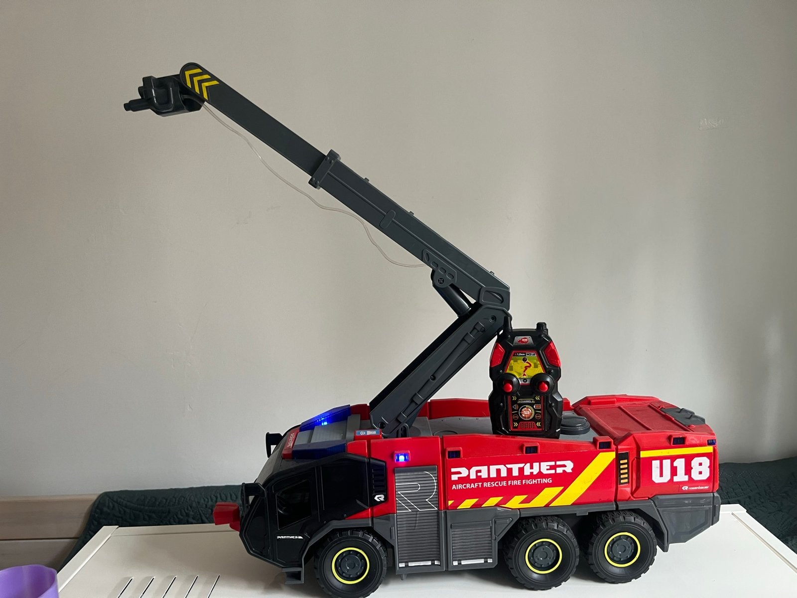 RC brandweerwagen - ECHT WATER + lichten en geluid., Ophalen, Zo goed als nieuw, Afstandsbediening