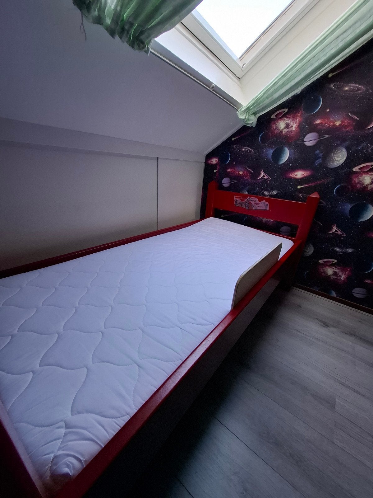 kleuterbed handgemaakt, Ophalen, Overige maten, Rood, Eenpersoons