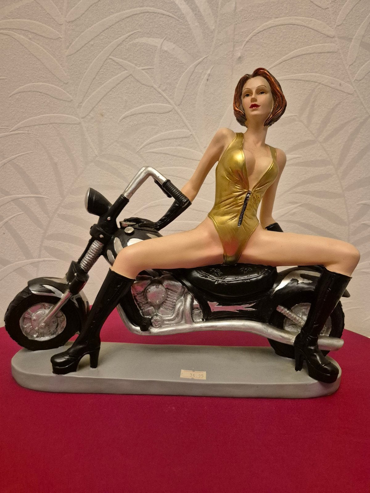 Vrouwelijke figuur op motor - Decoratief beeld, Antiek en Kunst, Ophalen of Verzenden