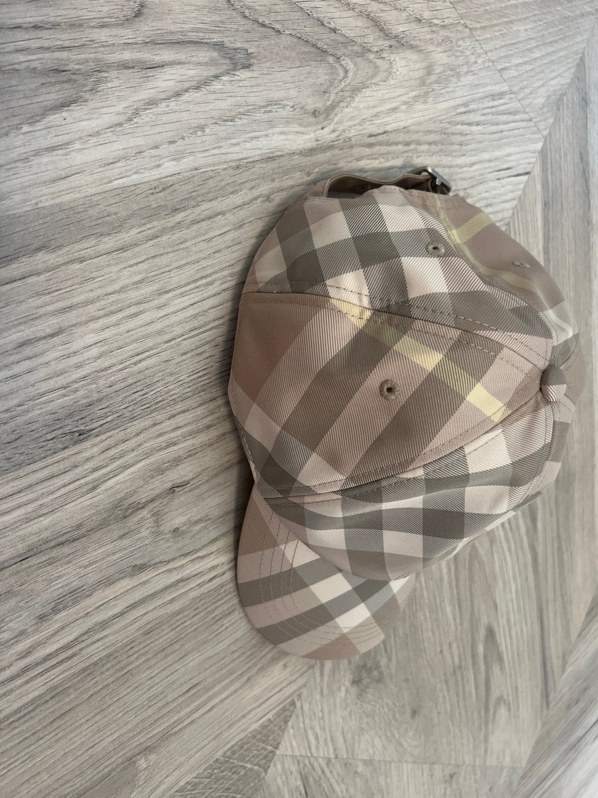 Nieuwe Burberry pet met klassiek ruitpatroon, Ophalen of Verzenden, Nieuw, One size fits all, Pet