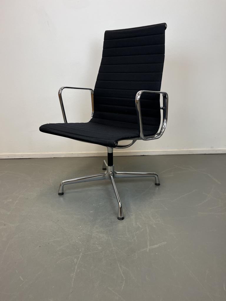 Vitra Eames Ea 112 Zwart Hopsak Chroom, Niet ingevuld, Niet ingevuld, Niet ingevuld