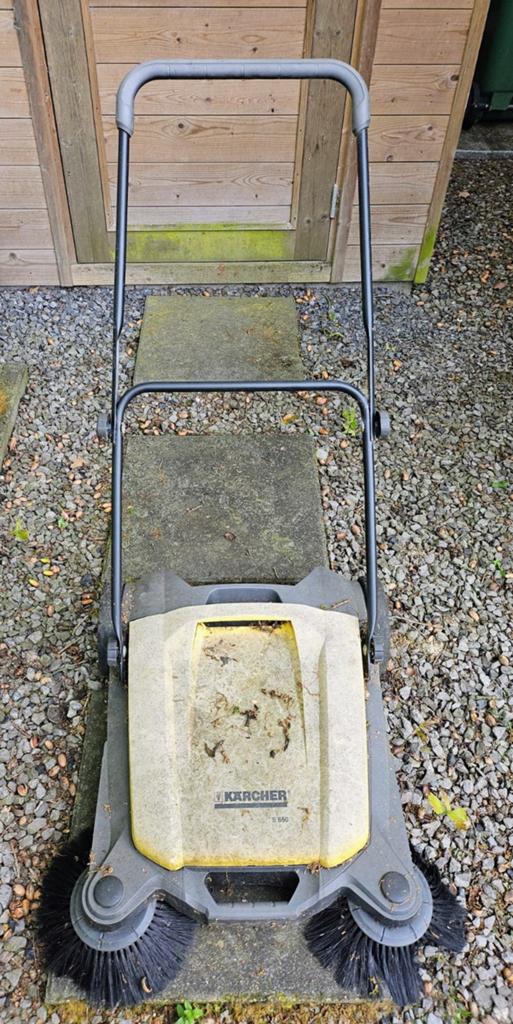 Kärcher S 650 Veegmachine - Verkleurd, maar functioneel, Tuin en Terras, Veegmachines, Ophalen, Gebruikt, Kärcher