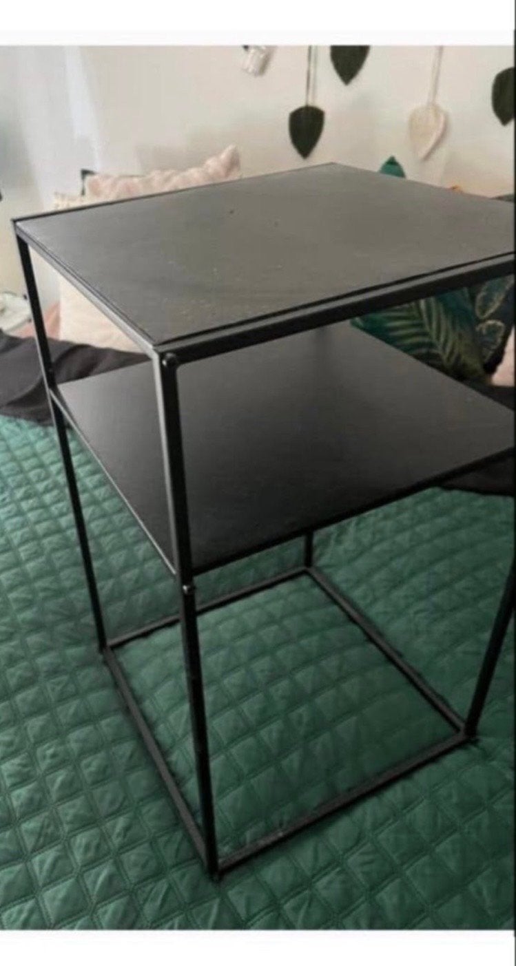 Zwart vierkant bijzettafeltje met twee lagen, Minder dan 55 cm, Gebruikt, Metaal of Aluminium, Vierkant