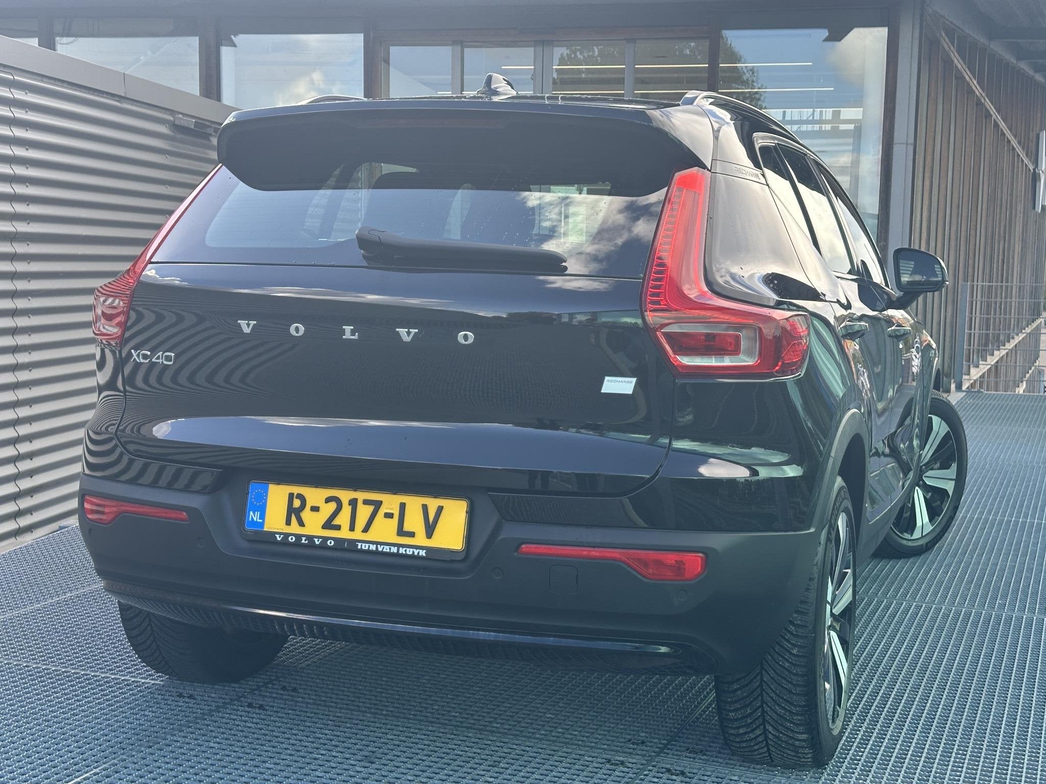 Volvo XC40 Recharge Core / Verwarmde voorstoelen / Verwarmd, Auto's, Stof, Gebruikt, Volvo Selected Used Cars, Zwart