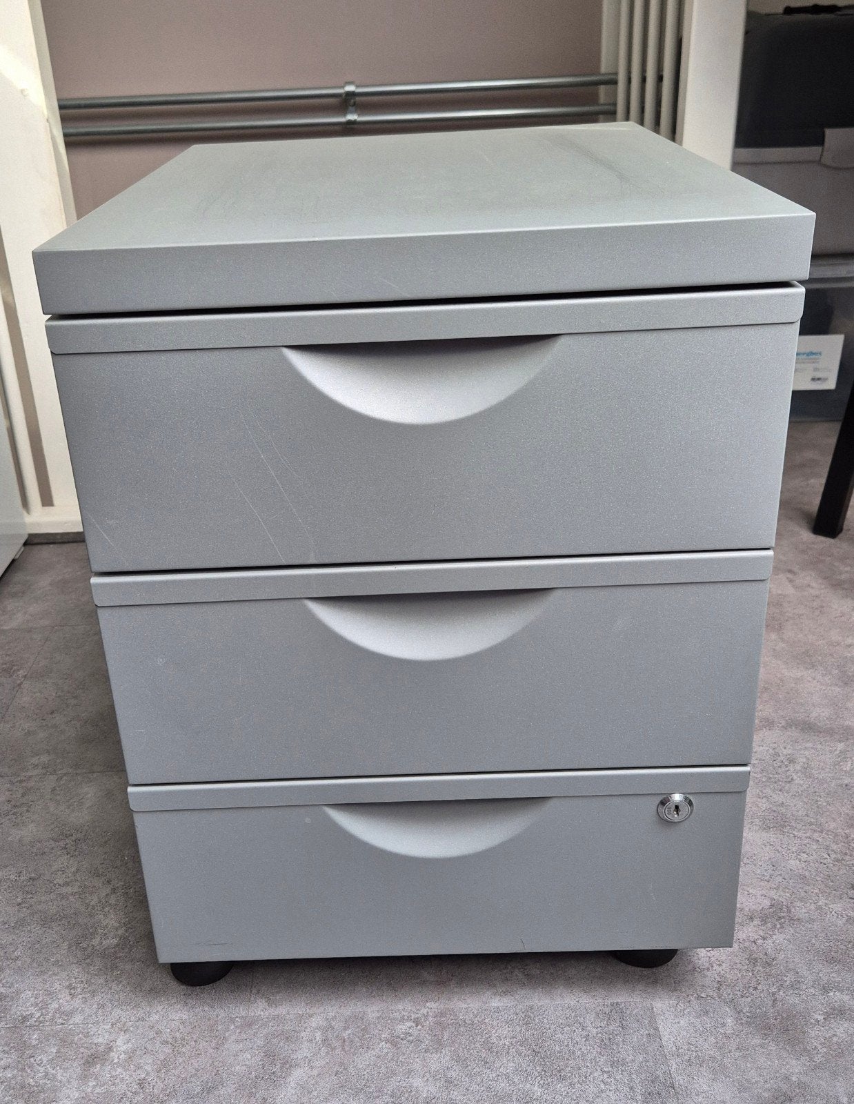 Grijze ladeblok met 3 laden op wieltjes, Huis en Inrichting, Kasten | Ladekasten, Ophalen, Minder dan 50 cm, Gebruikt, 3 of 4 laden