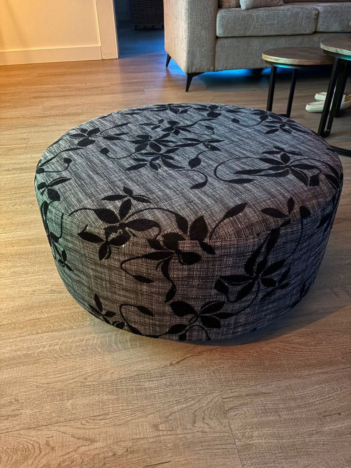 Ronde poef met bloemmotief, Gebruikt, Ophalen of Verzenden, Modern, Bloemmotief, Stof