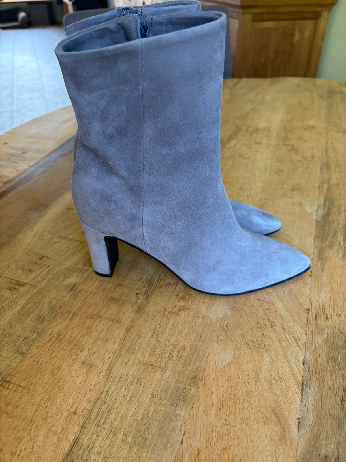 Nieuwe suede enkellaarsjes Manfield maat 38, Lage of Enkellaarzen, Nieuw, Ophalen of Verzenden, Grijs