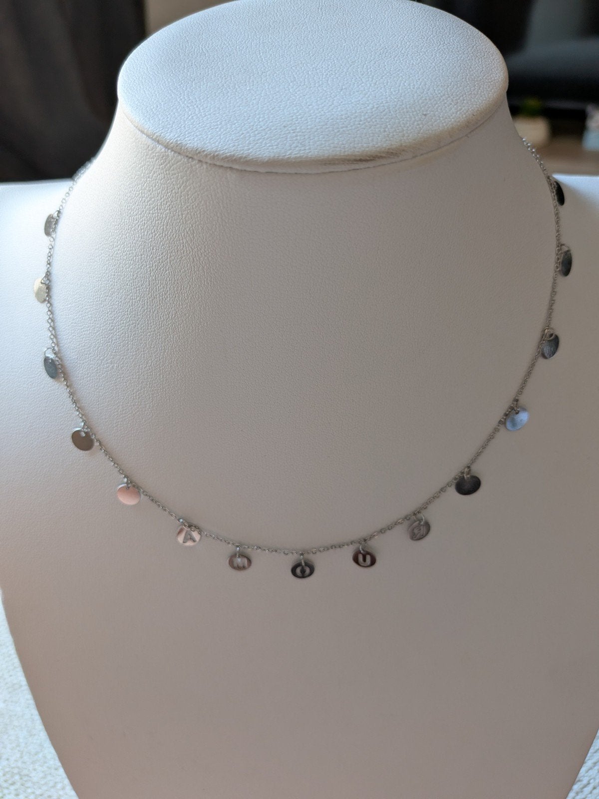 Ketting met bedeltjes - Letters, Gebruikt, Ophalen of Verzenden, Zilver, Overige materialen