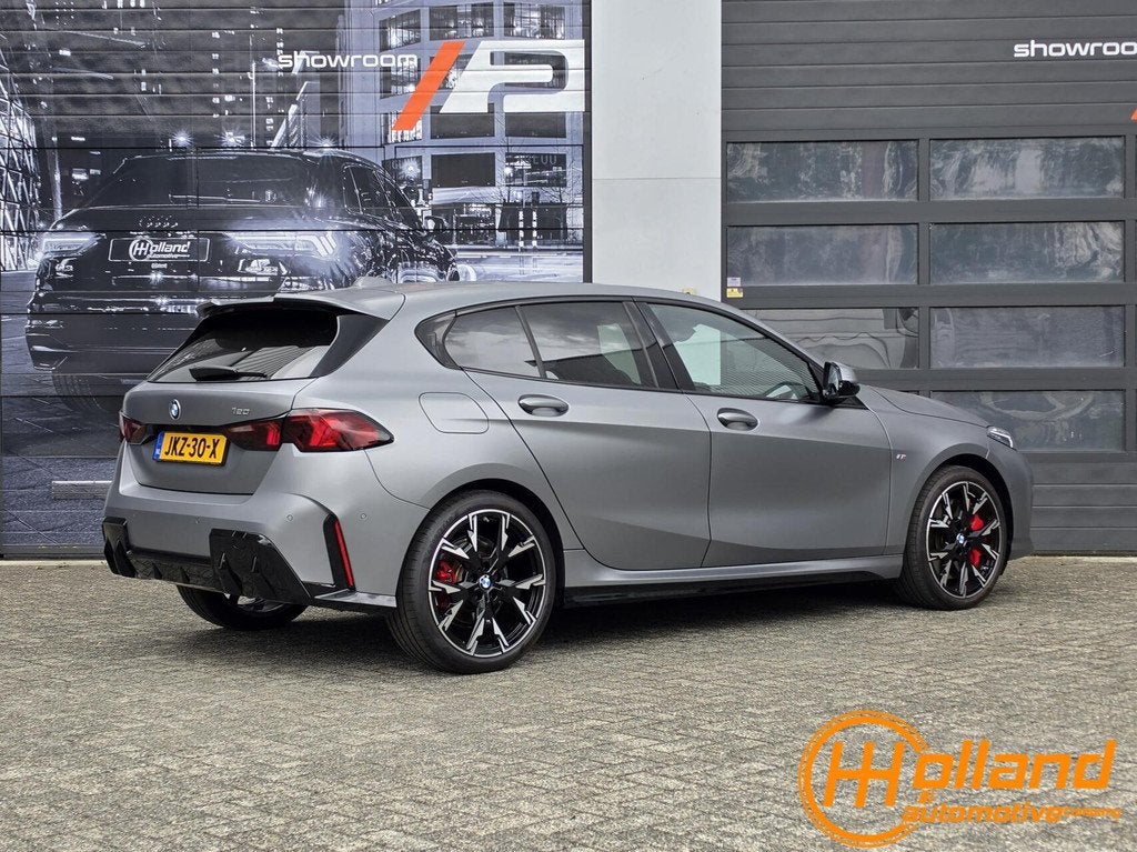 BMW 1-serie 120 M Sport Pak. Pro| SCHAALST.|FROZEN GREY|UNIE, Gebruikt, Zwart, 156 pk, Met garantie (alle)