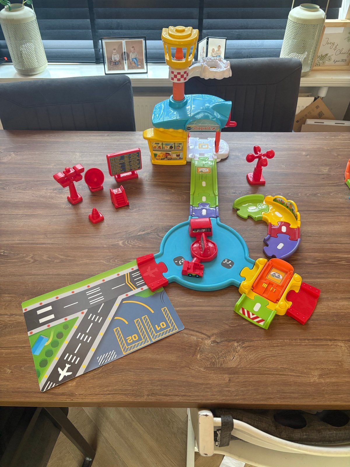 Vtech Toet Toet: Brandweerkazerne, Vliegveld + 9 voertuigen, Ophalen of Verzenden, Gebruikt, Jongen of Meisje