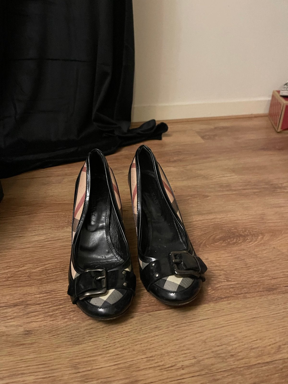 Burberry Pumps Maat 40 - Klassiek Geruit Design, Ophalen of Verzenden, Zo goed als nieuw, Zwart, Pumps