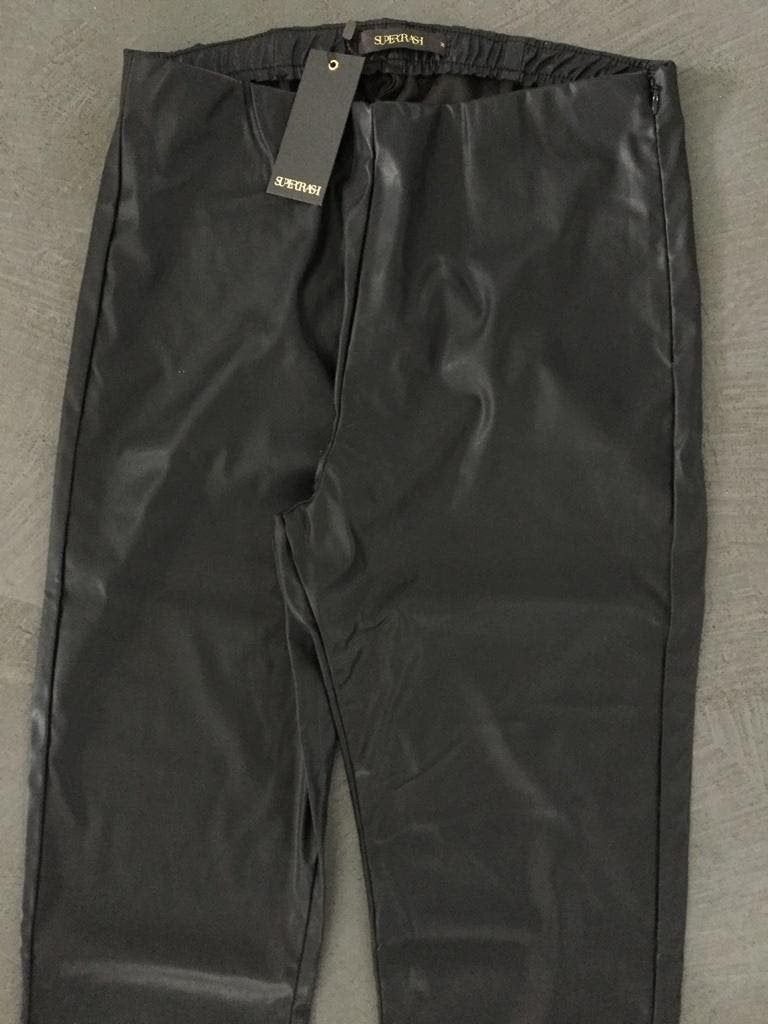 B1248 Nieuw: SuperTrash: imitatie-leren broek Maat 30=M=40, Maat 38/40 (M), Supertrash, Zwart, Nieuw